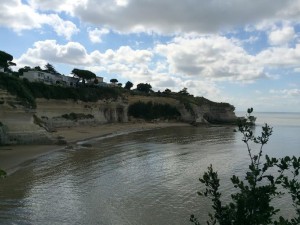 Meschers sur Gironde. Grottes de matata. Plage 150 marches