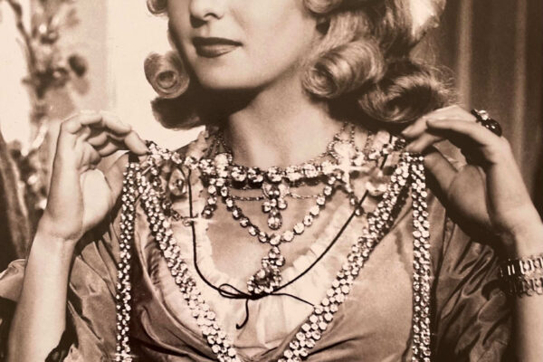 art curial : vente de la réplique connue la plus fidèle du collier dit de la reine.