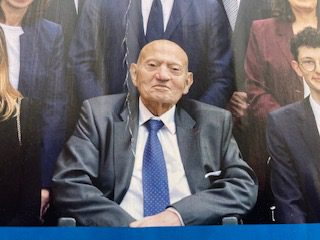 municipales issy les moulineaux : andré santini, 82ans,hospitalisé,en fauteuil roulant, se re-présente. honnête ?