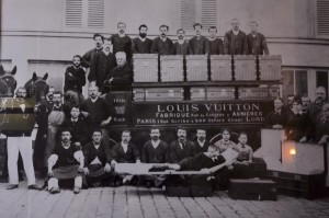Personnel dans les Ateliers Louis Vuitton d'Asnières