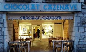 chocolat chaud. à l’eau ou au lait?. chez cazenave à bayonne ou à la maison ?