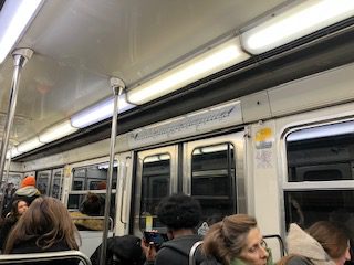 Pannes et retards dans le métro parisien. vont-ils diminuer et comment les passagers sont-ils prévenus ?