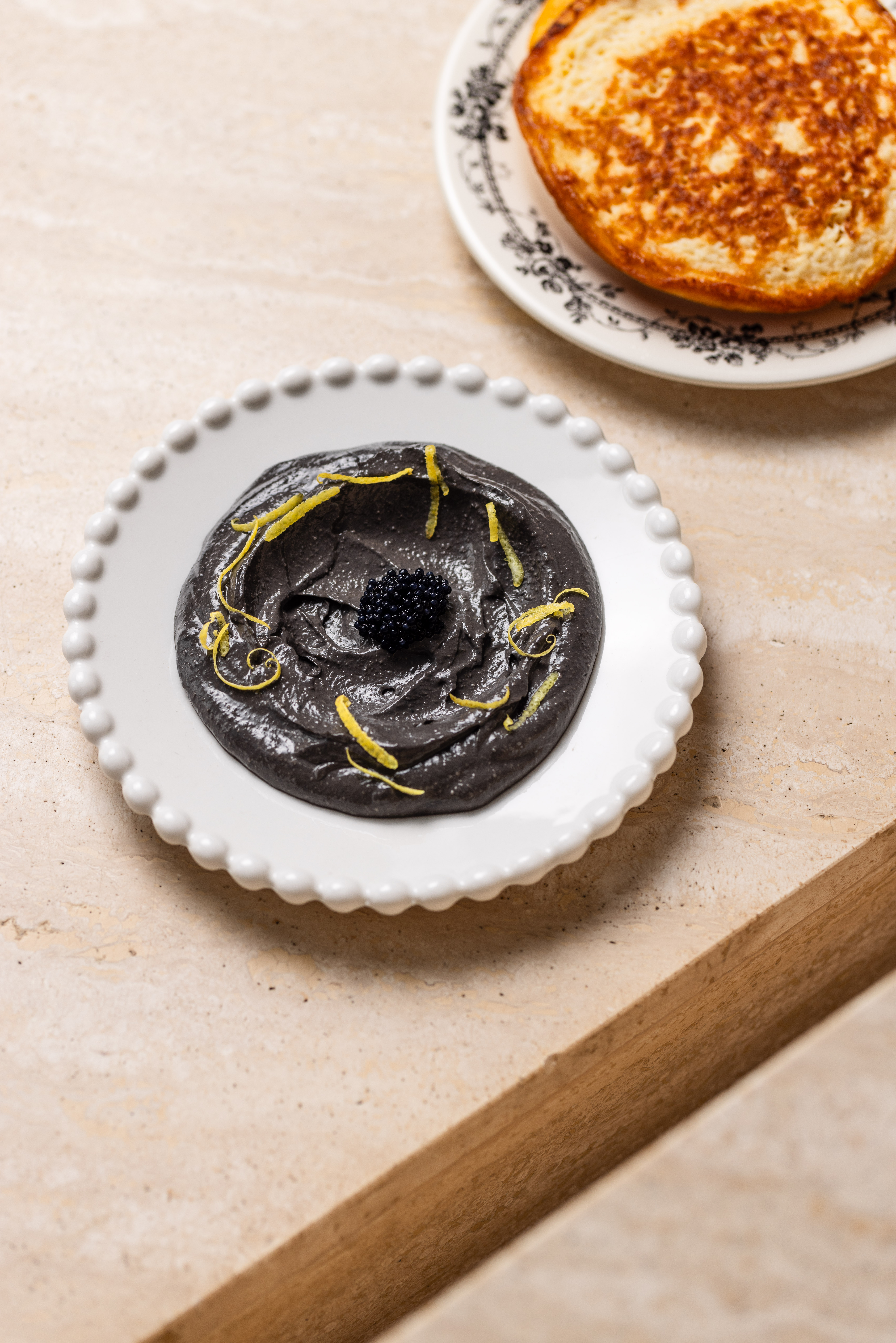 du tarama noir à l’encre de seiche. evi evane