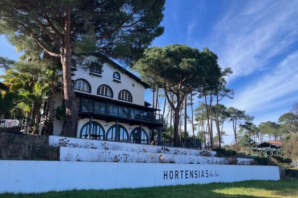 les hortensias du lac. un hôtel fontenille collection d&rsquo;hossegor.
