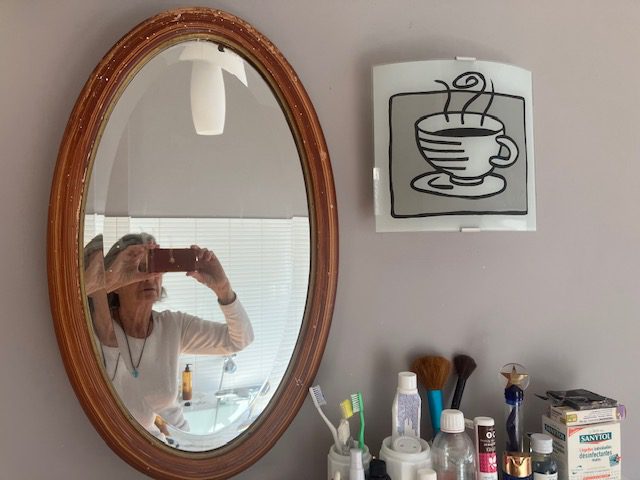 ne jamais se maquiller dans sa salle de bains