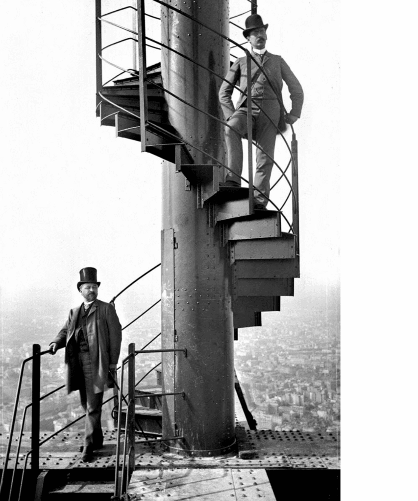escalier tour Eiffel mis en vente par Artcurial.
